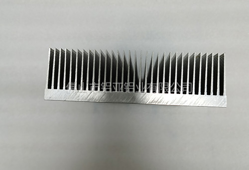 散（sàn）熱器鋁型材