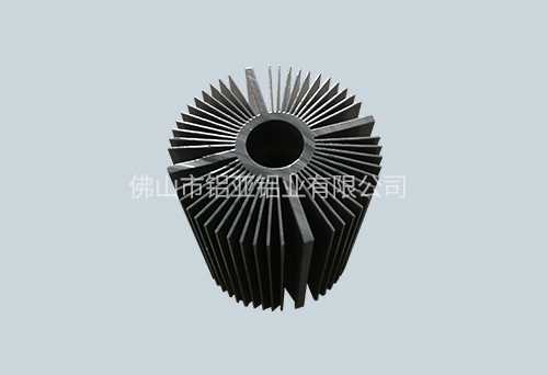 散熱器鋁（lǚ）型材